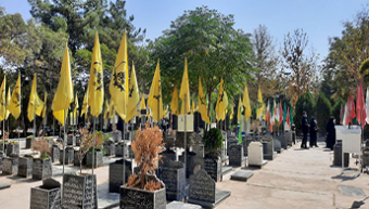 زیارت و غبارروبی مزار شهدا به مناسبت آغاز هفته‌ی دفاع مقدس